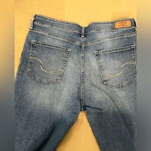 Levi’s Signature Blue Denim Jeans